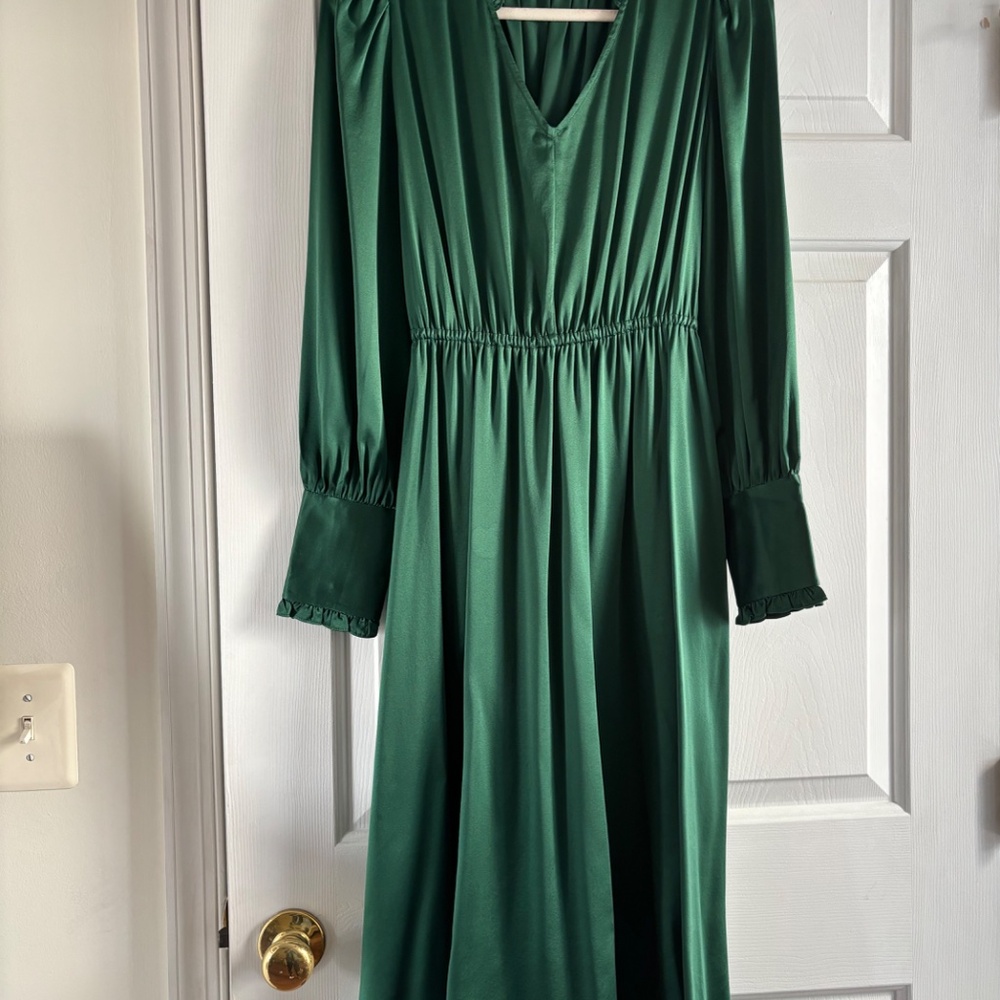 Beautiful V-neck Deep Green Silk Dress - Picture 4 of 5
